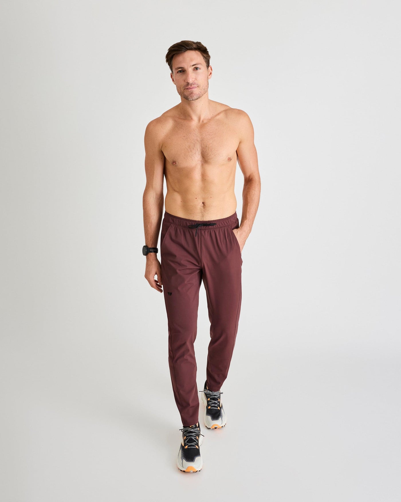 Bobby (6’1") is wearing size medium