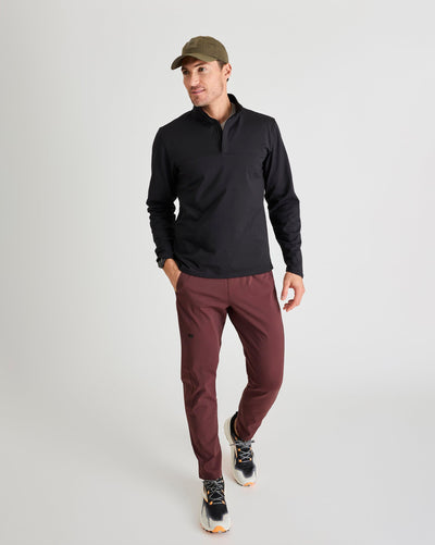 Bobby (6’1") is wearing size medium