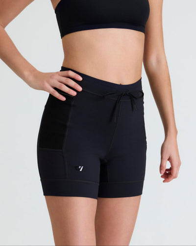 Olivia (5'7") is wearing size small 7" inseam