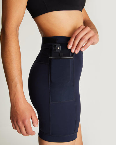 Isabella (5'7") is wearing size small 7" inseam