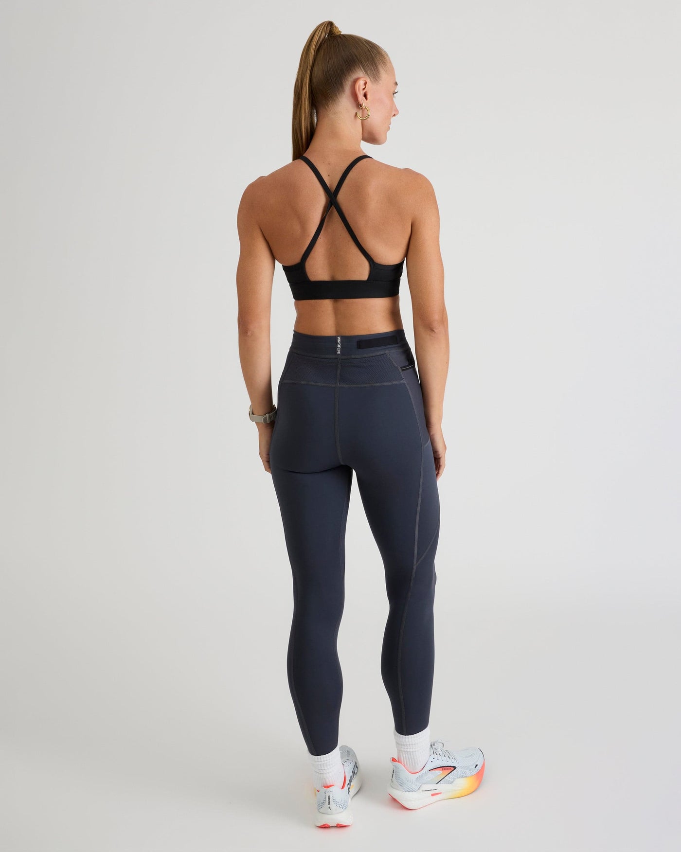 Niki (5’8”) is wearing a size small