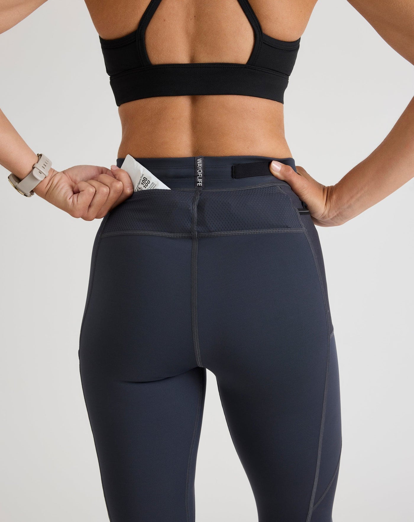 Niki (5’8”) is wearing a size small