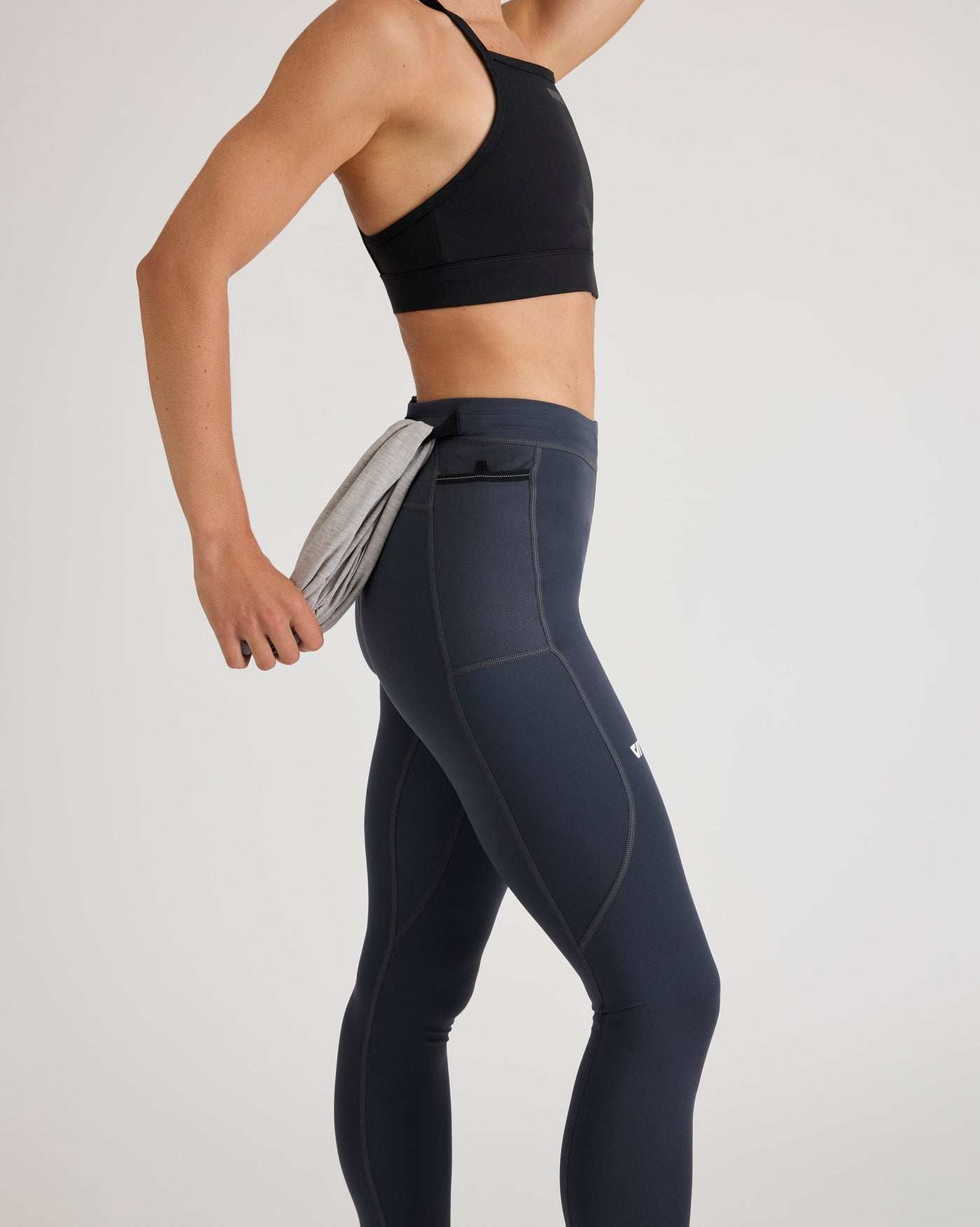 Niki (5’8”) is wearing a size small