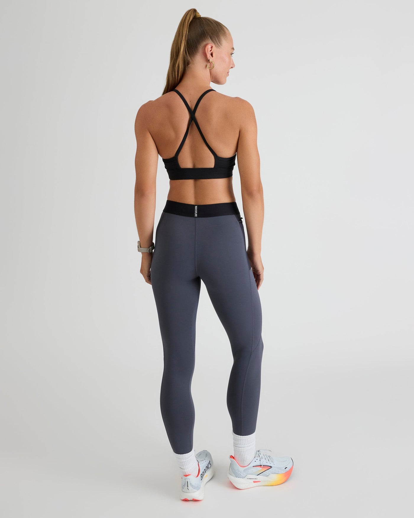 Niki (5'8") is wearing size small 