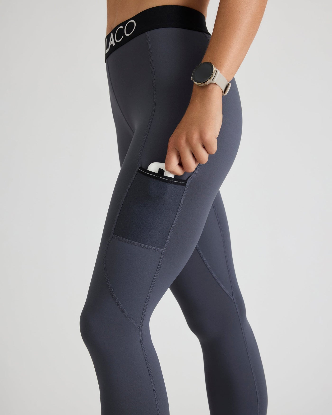 Niki (5'8") is wearing size small 