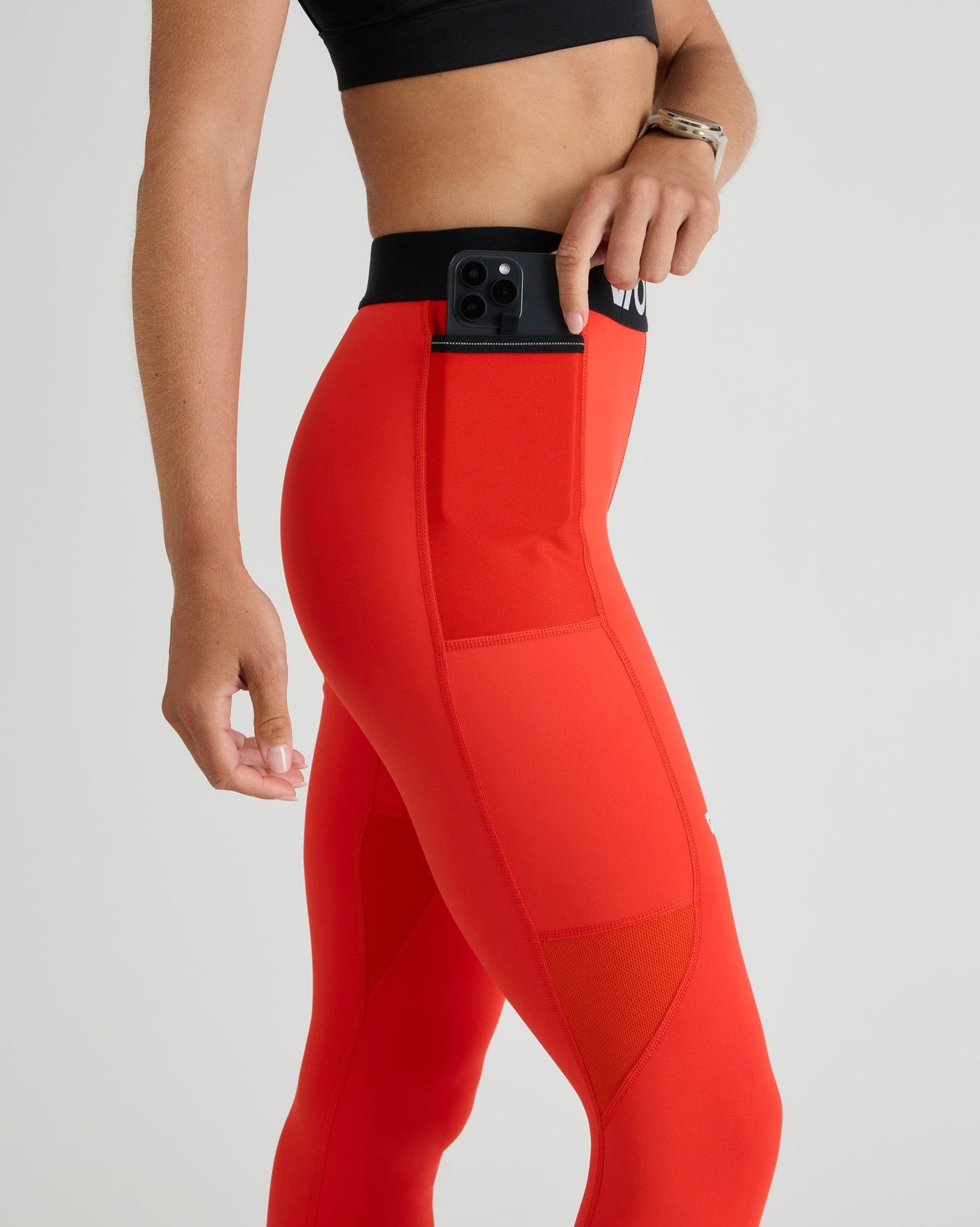 Niki (5'8") is wearing size small