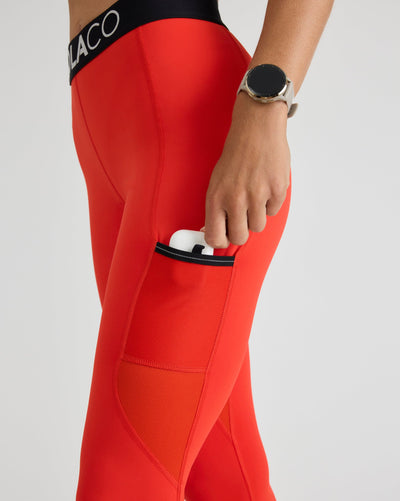 Niki (5'8") is wearing size small