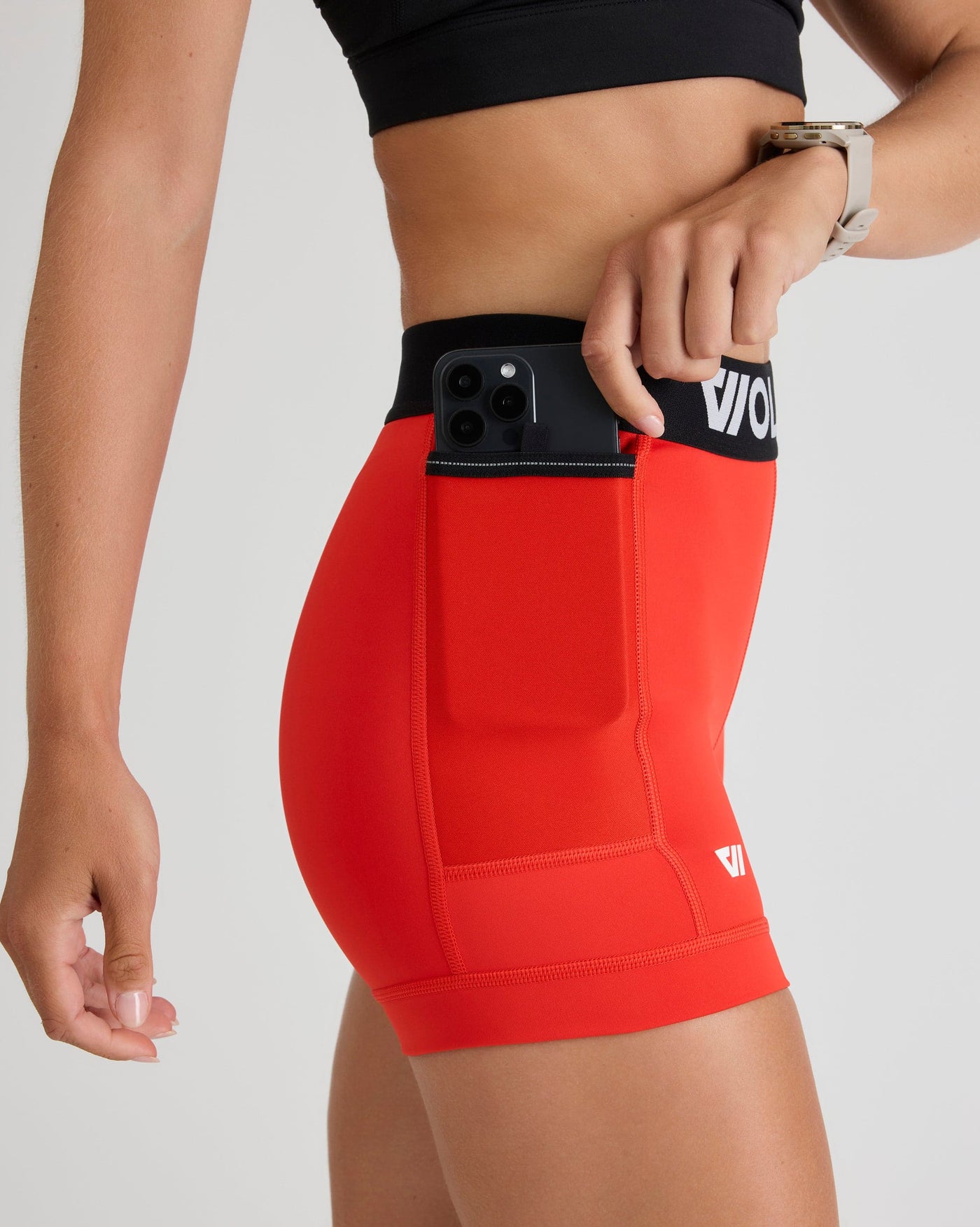 Niki (5'8") is wearing size small 4" inseam