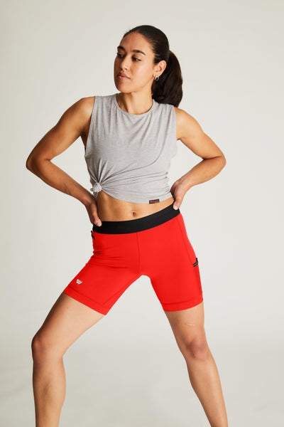 Isabella (5'7") is wearing size small 7" inseam