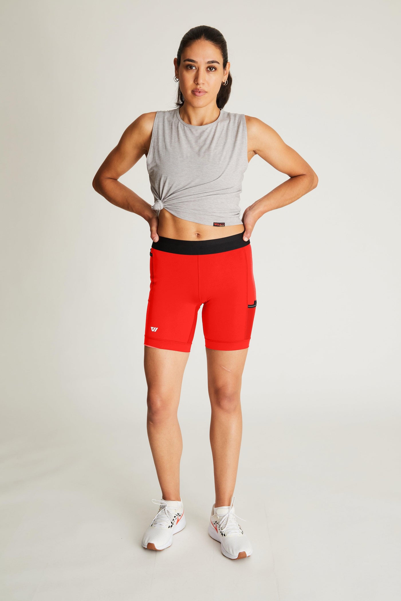 Isabella (5'7") is wearing size small 7" inseam