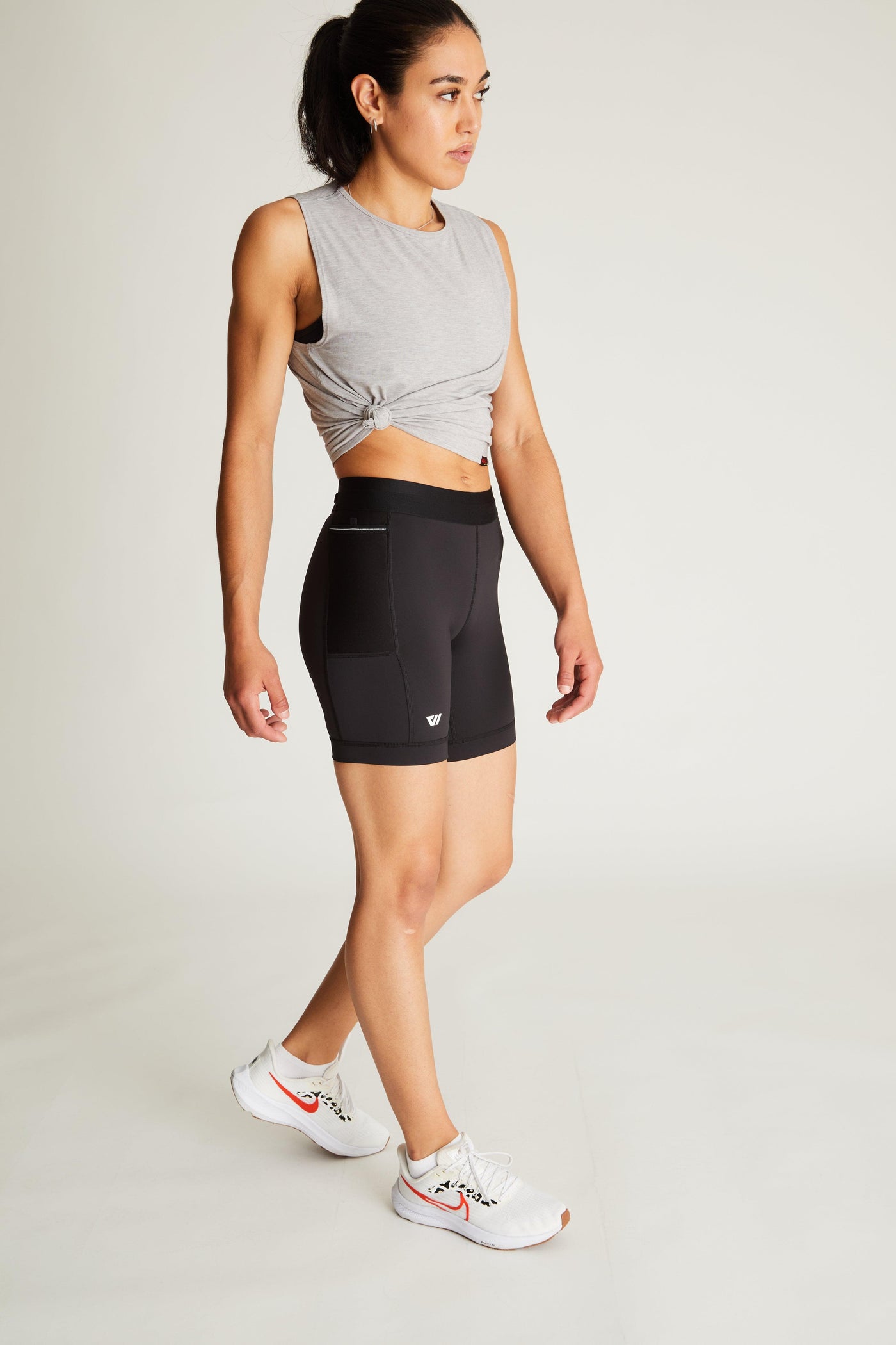 Isabella (5'7") is wearing size small 7" inseam