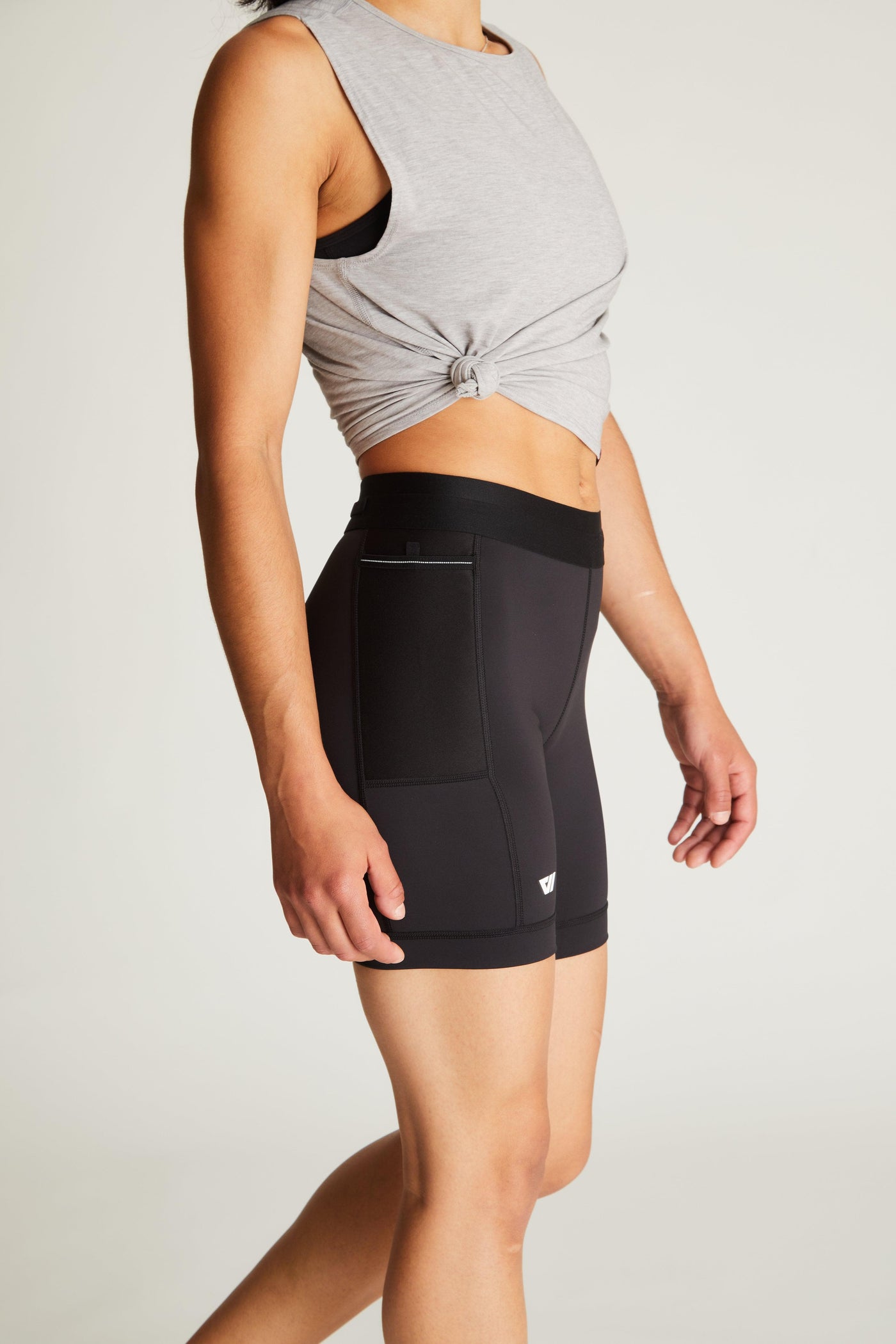 Isabella (5'7") is wearing size small 7" inseam