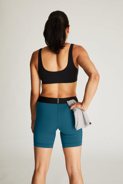 Isabella (5'7") is wearing size small 7" inseam