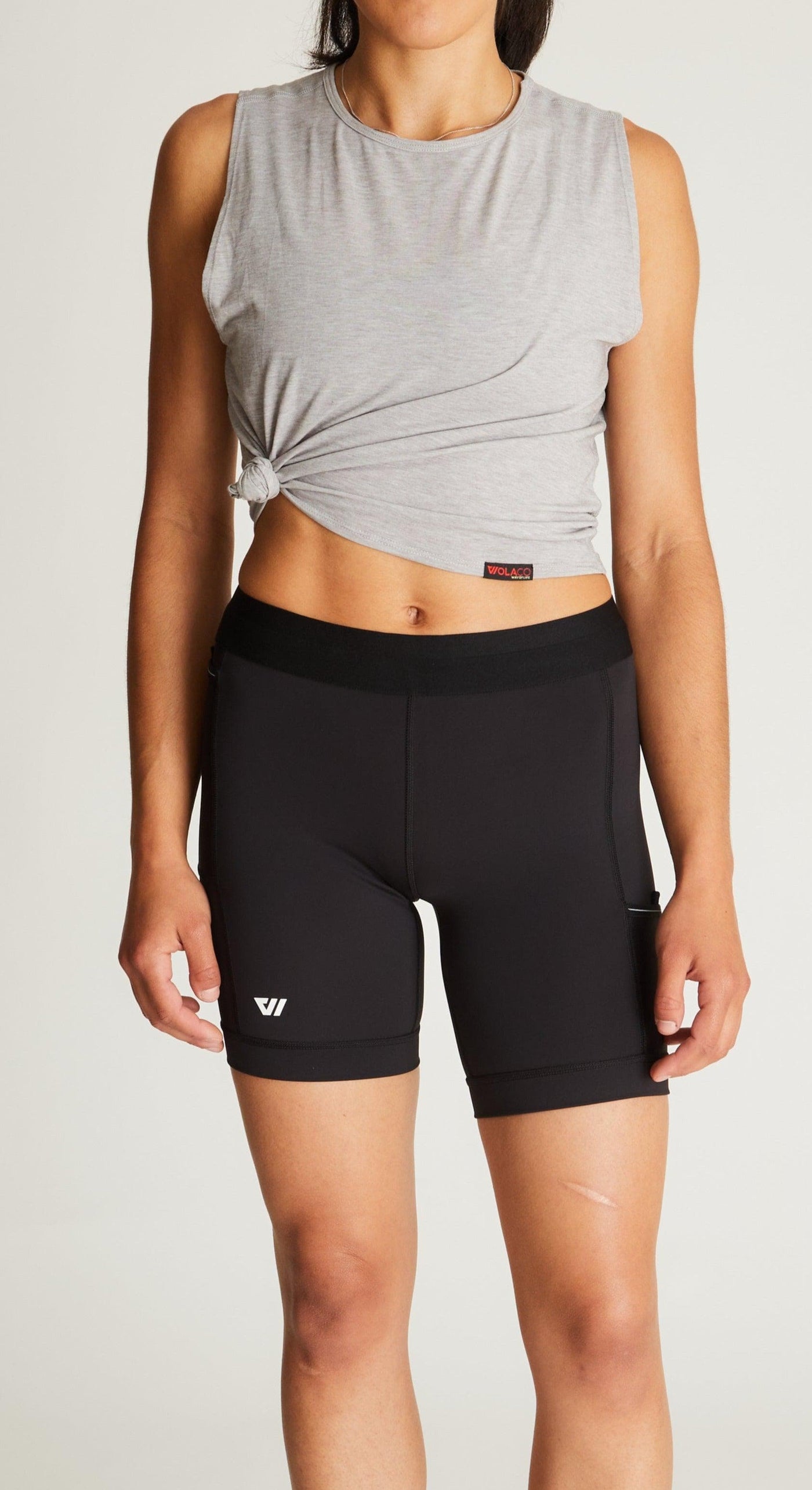 Isabella (5'7") is wearing size small 7" inseam