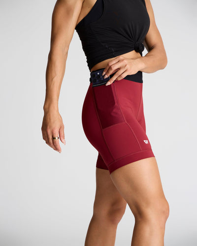 Meghan (5'8") is wearing size small 7" inseam