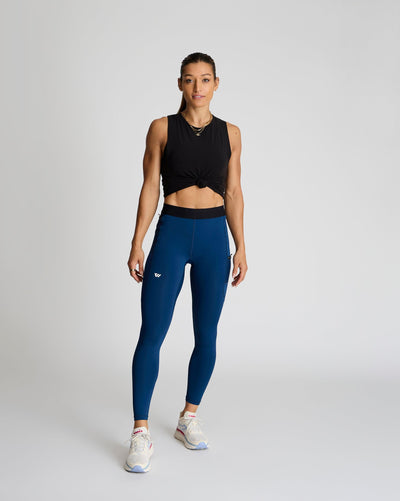 Meghan (5'8") is wearing size small