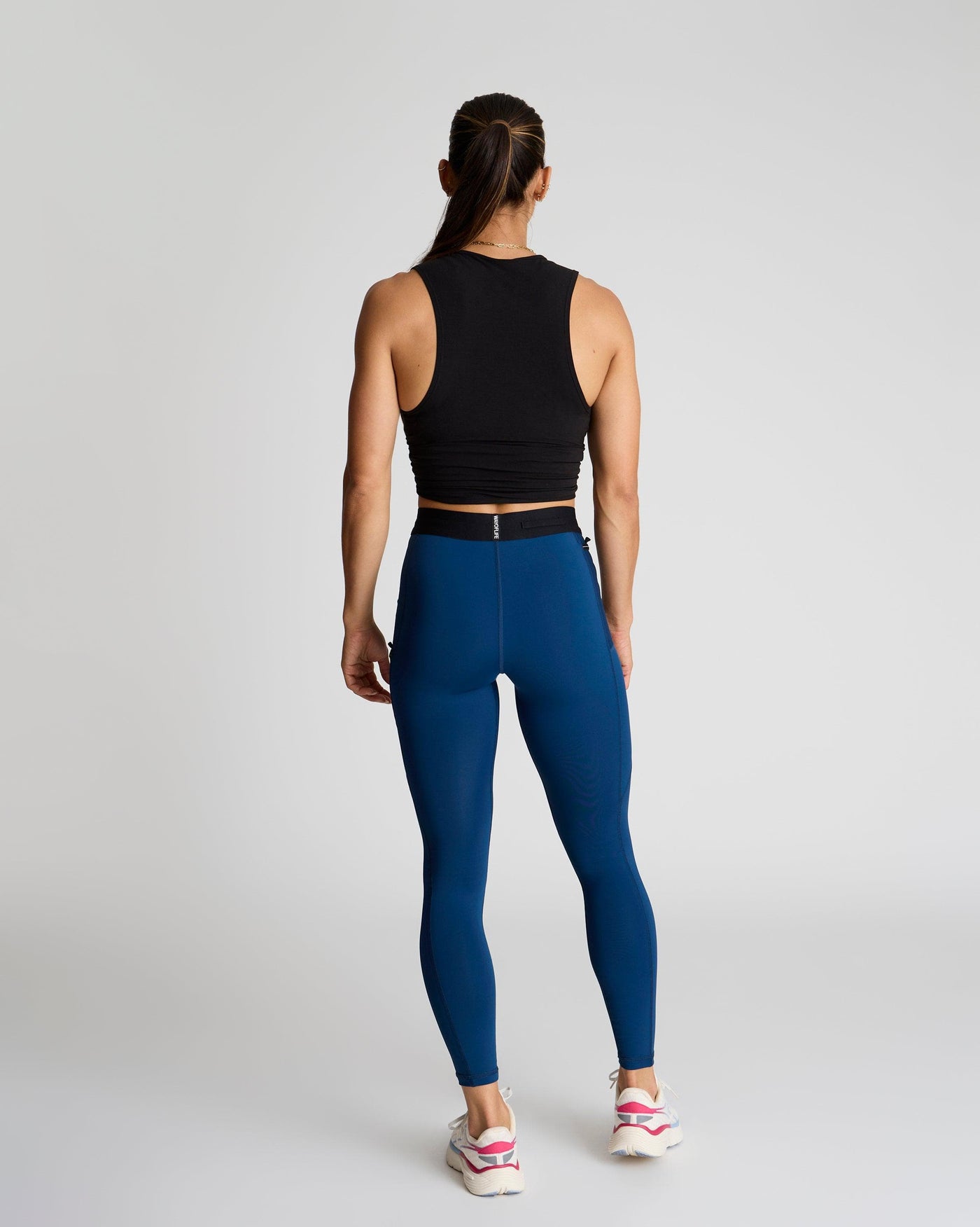 Meghan (5'8") is wearing size small