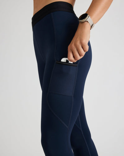 Niki (5'8") is wearing size small