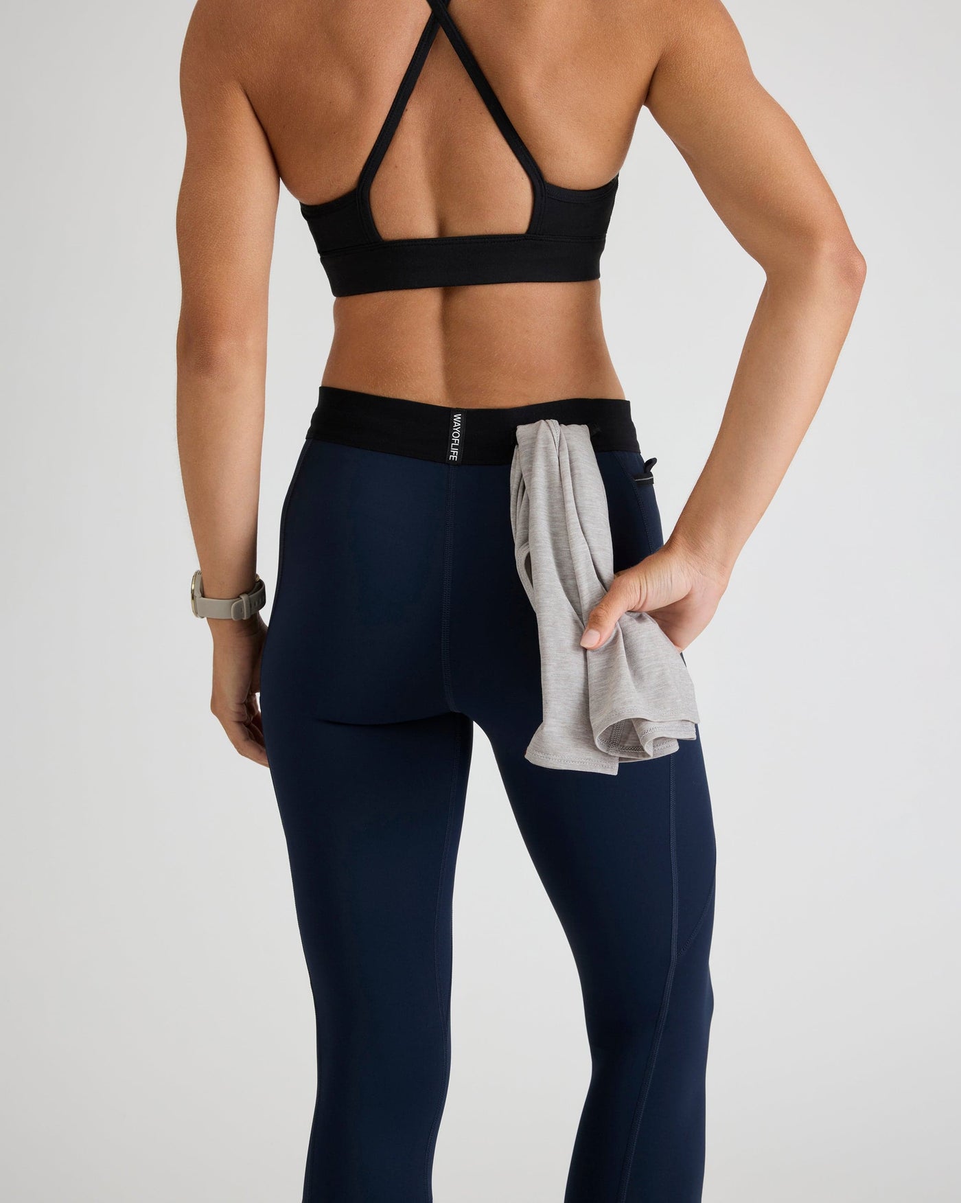 Niki (5'8") is wearing size small