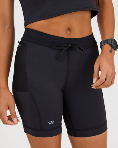 Kyla (5’6”) is wearing a size small 7" inseam