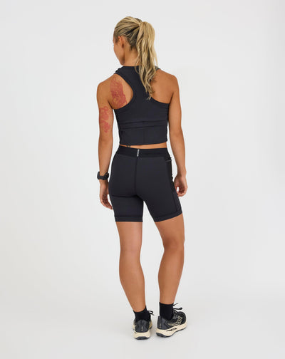 Kyla (5’6”) is wearing a size small 7" inseam