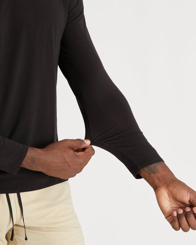 Mikael (6’3") is wearing size medium