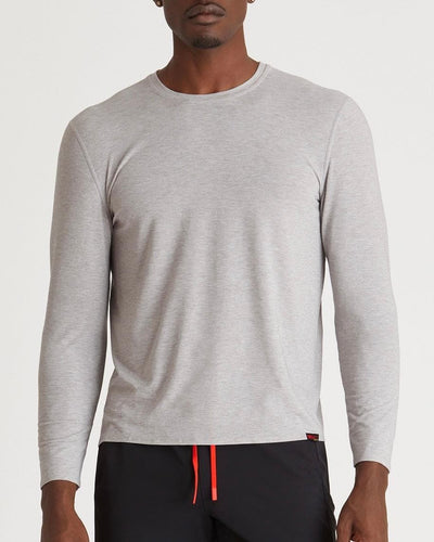 Mikael (6’3") is wearing size medium