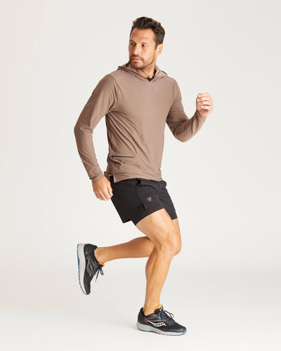 Nathaniel (6'1") is wearing size medium 7" inseam