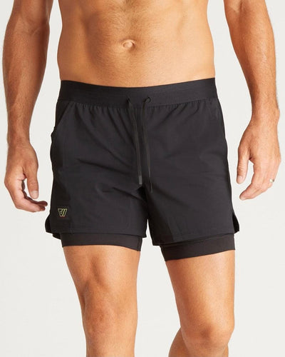 Nathaniel (6'1") is wearing size medium 7" inseam
