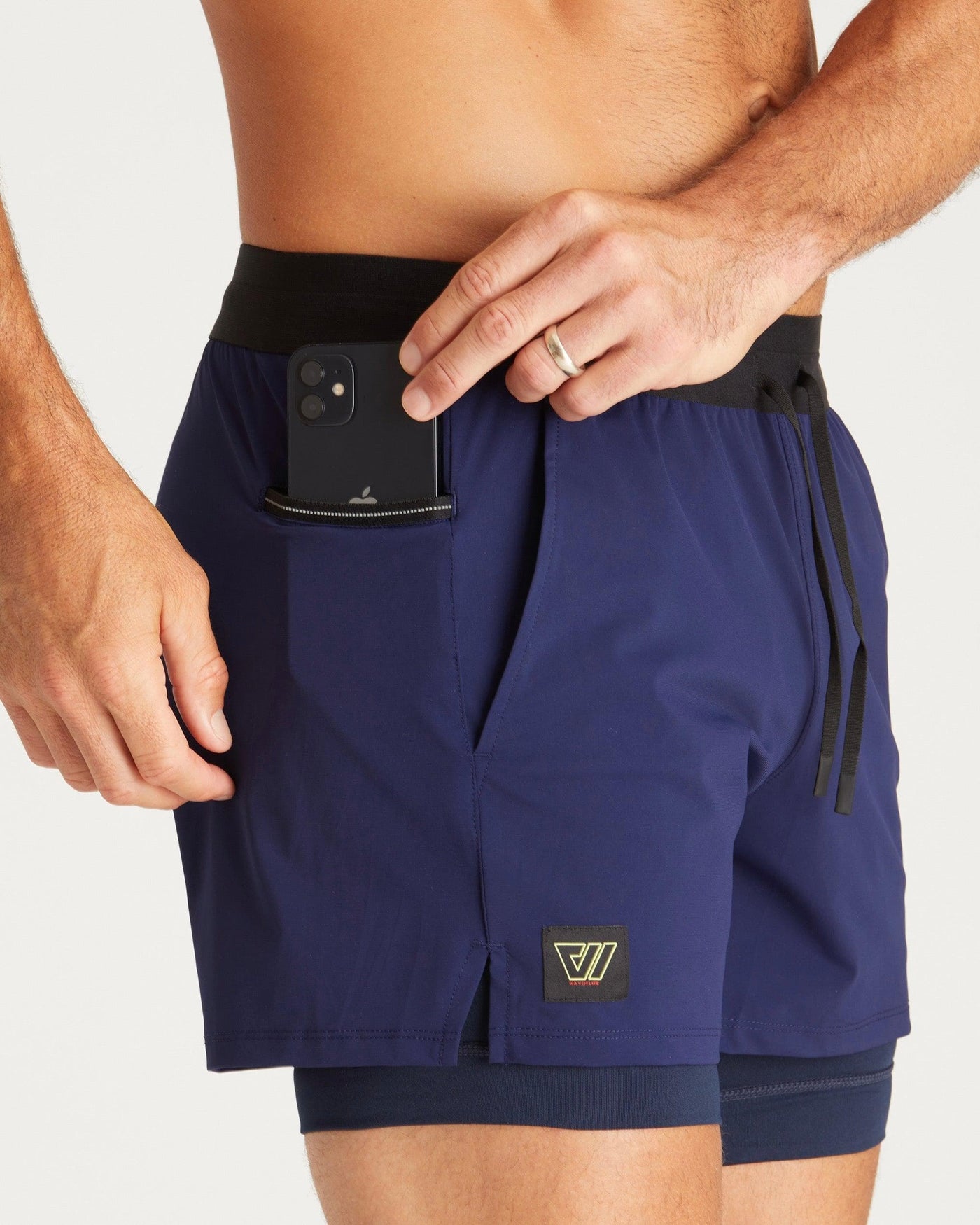 Nathaniel (6'1") is wearing size medium 7" inseam