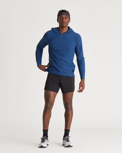 Mikael (6’3") is wearing size medium