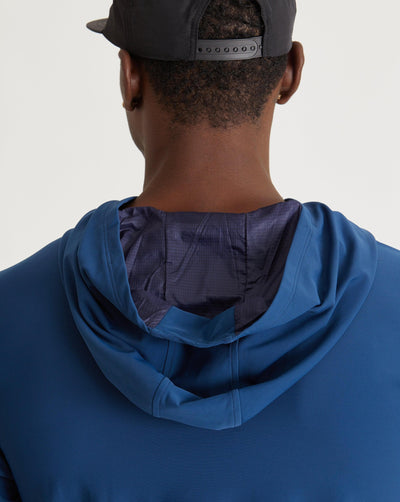 Mikael (6’3") is wearing size medium