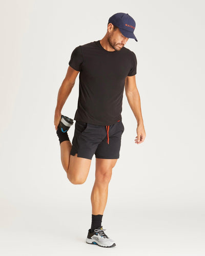 Nathaniel (6'1") is wearing size medium 7" inseam