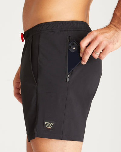 Nathaniel (6'1") is wearing size medium 7" inseam